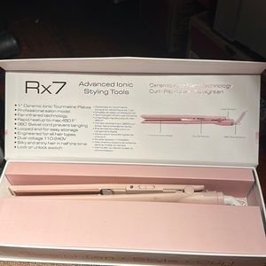 Straighten and style hair iron